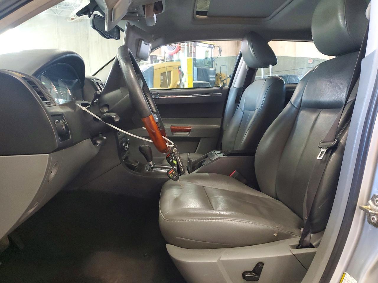 2005 CHRYSLER 300
