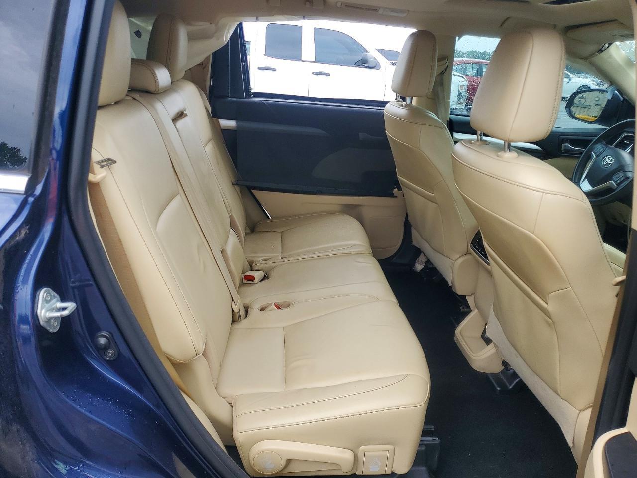2016 TOYOTA HIGHLANDER