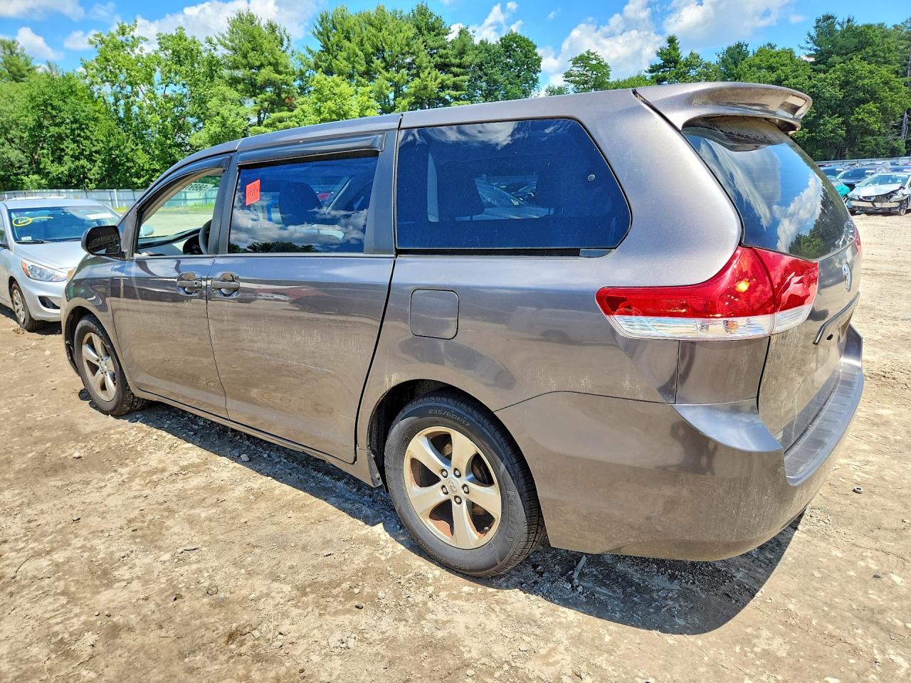 2013 TOYOTA SIENNA