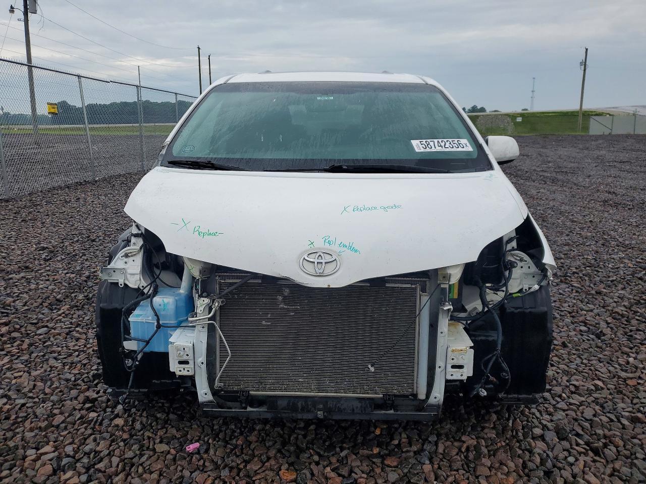 2015 TOYOTA SIENNA