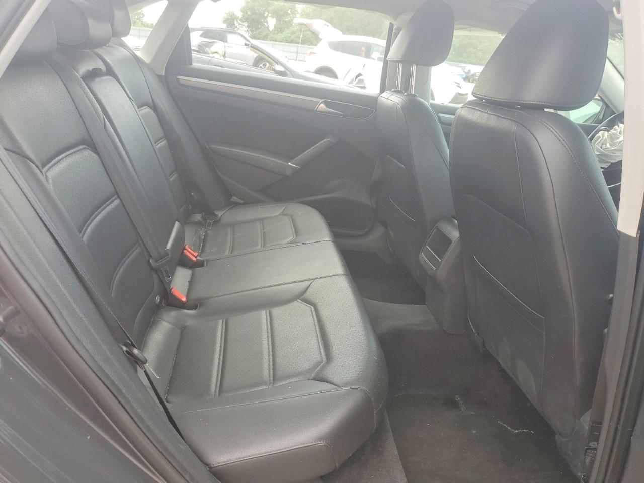 2017 VOLKSWAGEN Passat