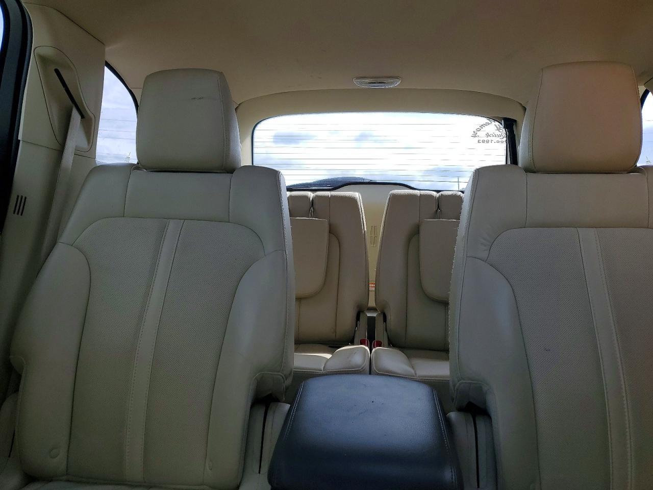 2013 LINCOLN MKT