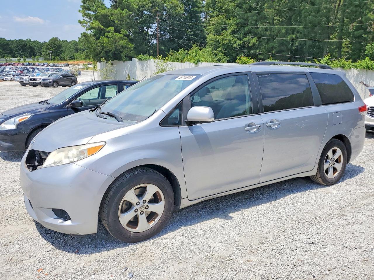 2012 TOYOTA SIENNA