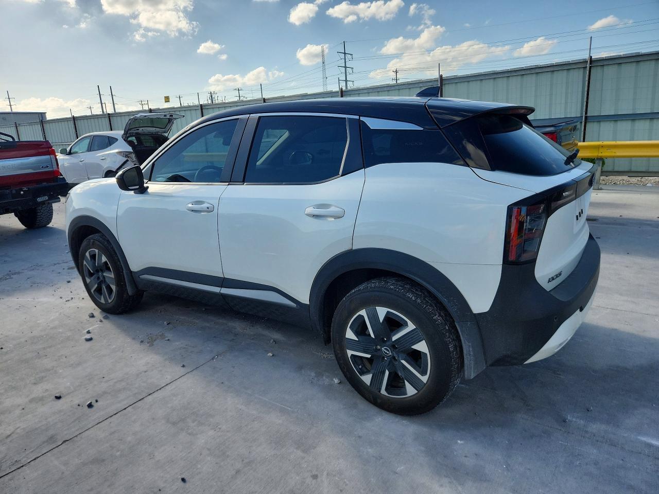 2025 NISSAN KICKS