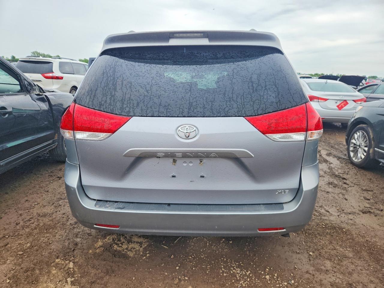 2012 TOYOTA SIENNA