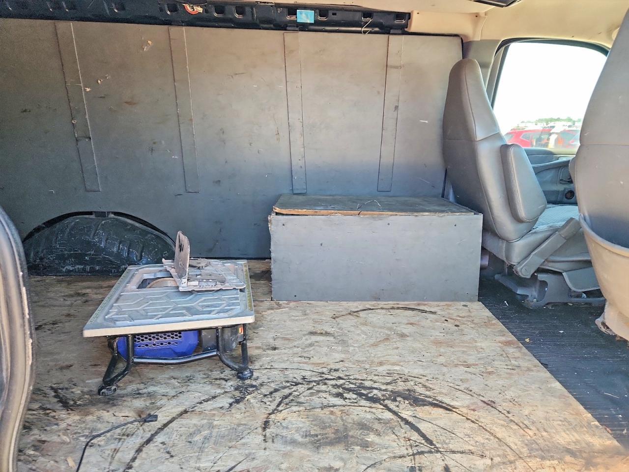 2004 CHEVROLET Express 3500
