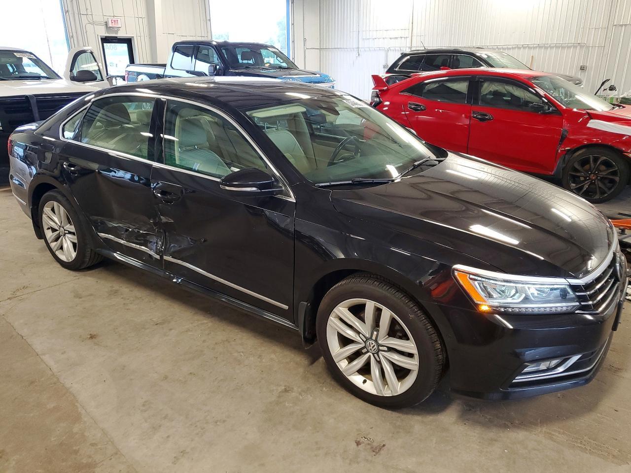 2017 VOLKSWAGEN Passat