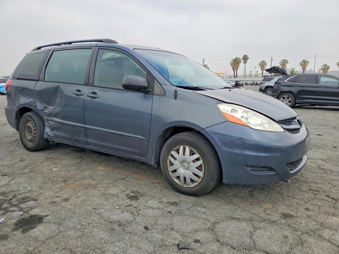 2009 TOYOTA SIENNA