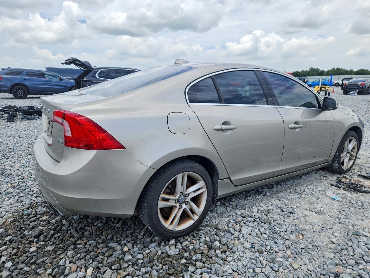 2014 VOLVO S60