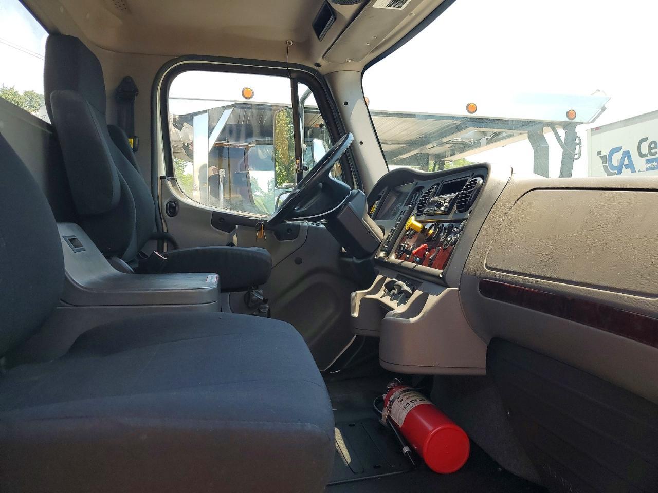 2019 FREIGHTLINER M2 106