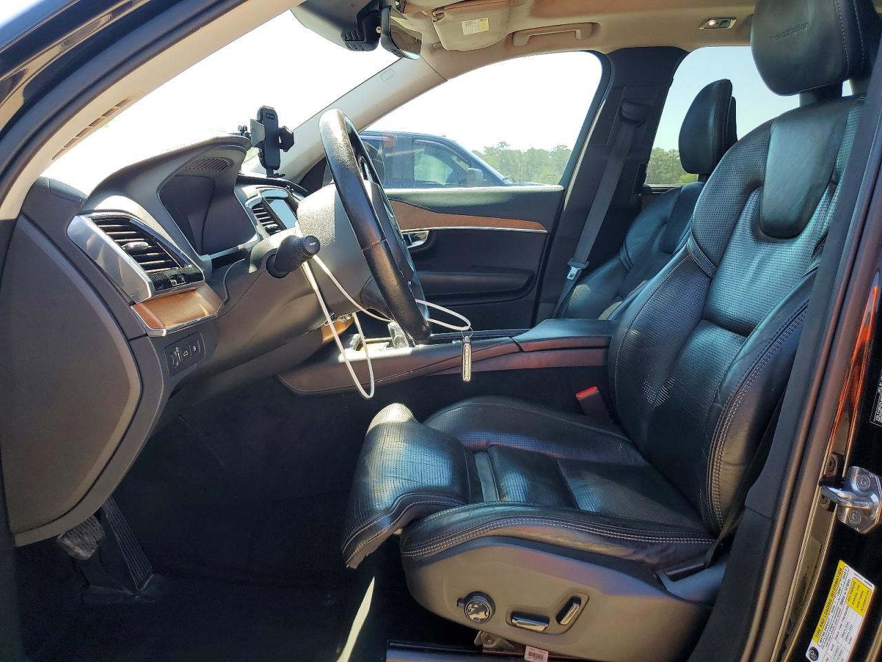 2017 VOLVO XC90