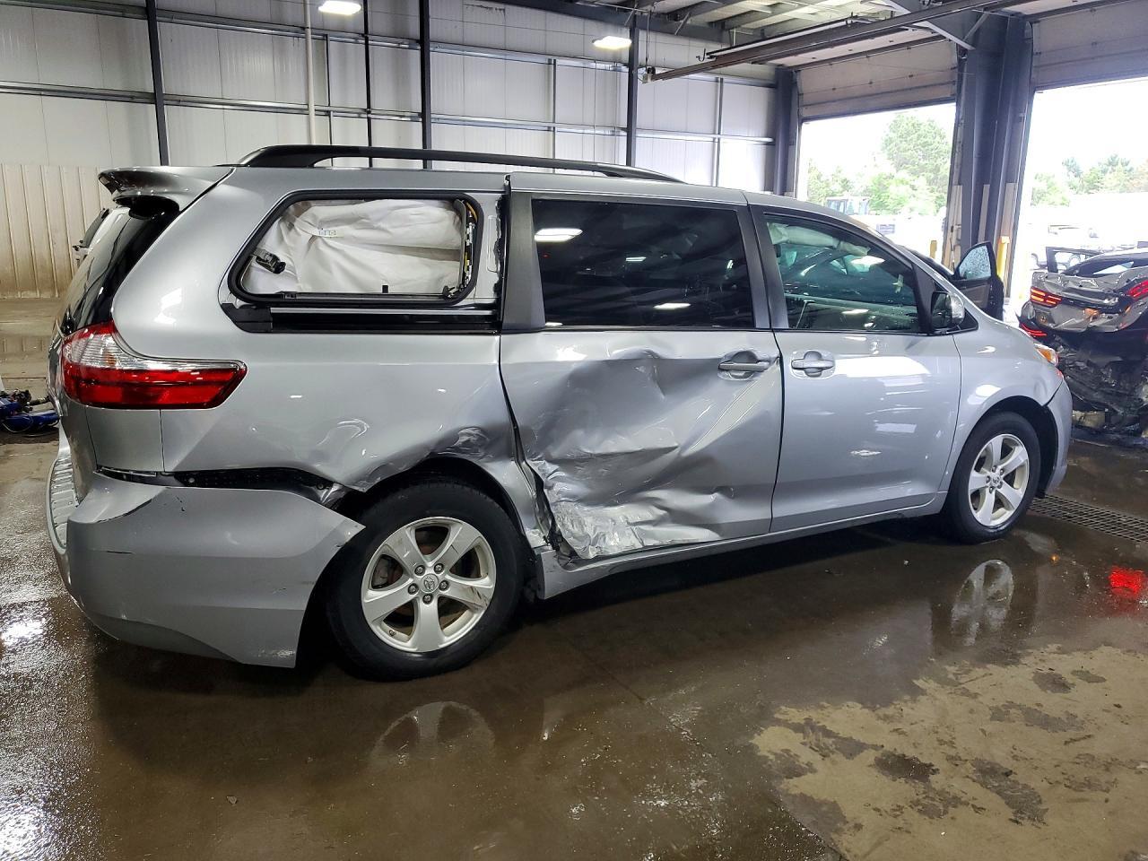 2015 TOYOTA SIENNA