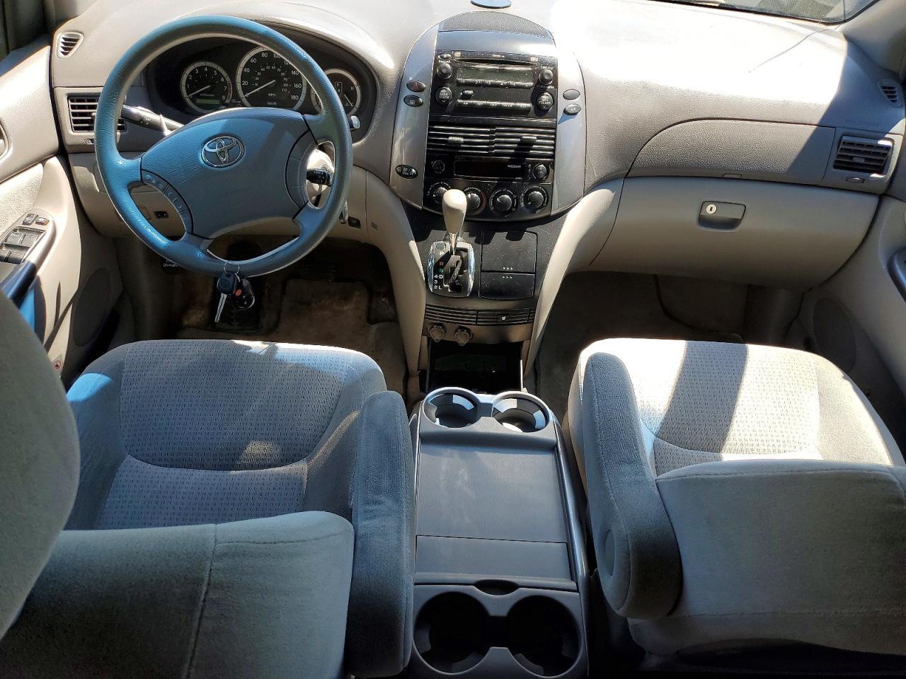 2010 TOYOTA SIENNA
