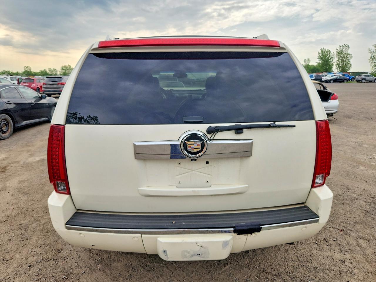 2011 CADILLAC ESCALADE