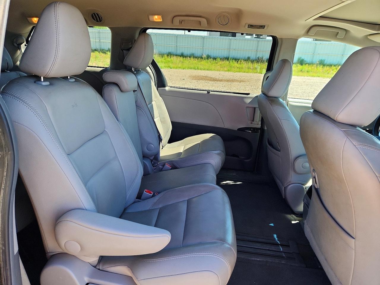 2015 TOYOTA SIENNA