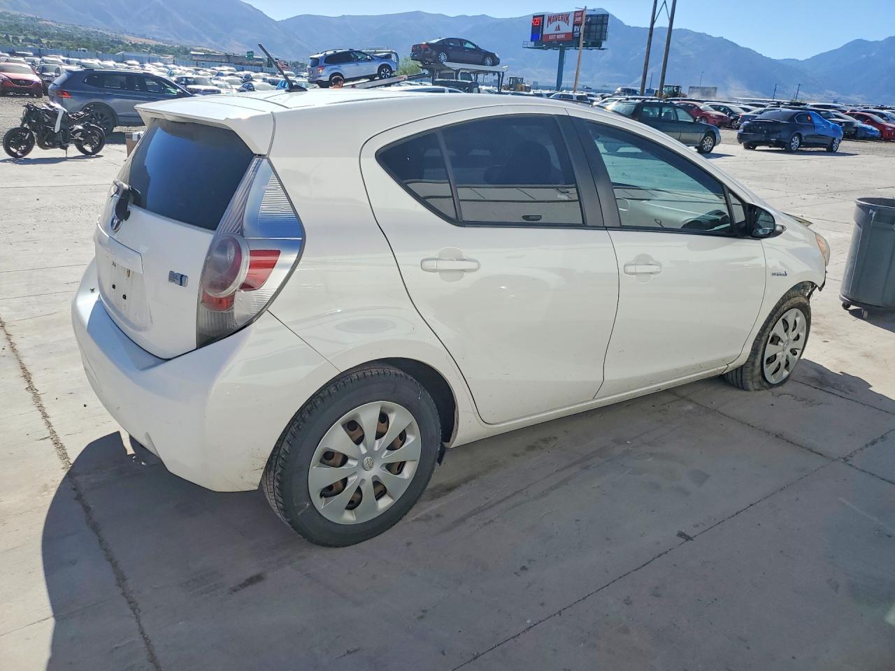 2013 TOYOTA Prius c