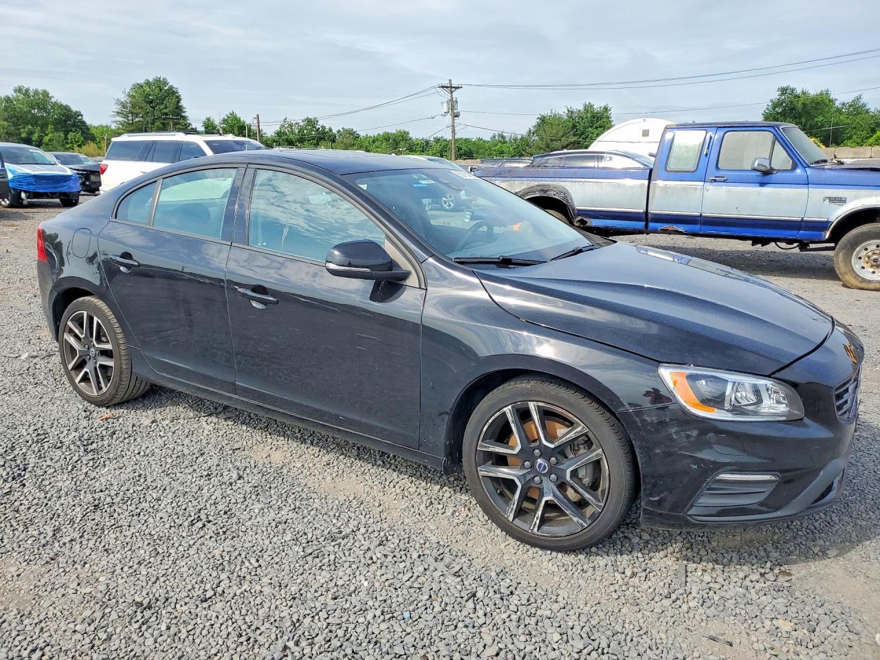 2017 VOLVO S60
