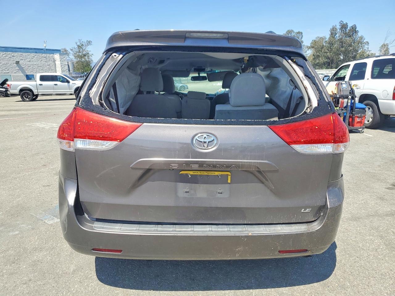 2014 TOYOTA SIENNA