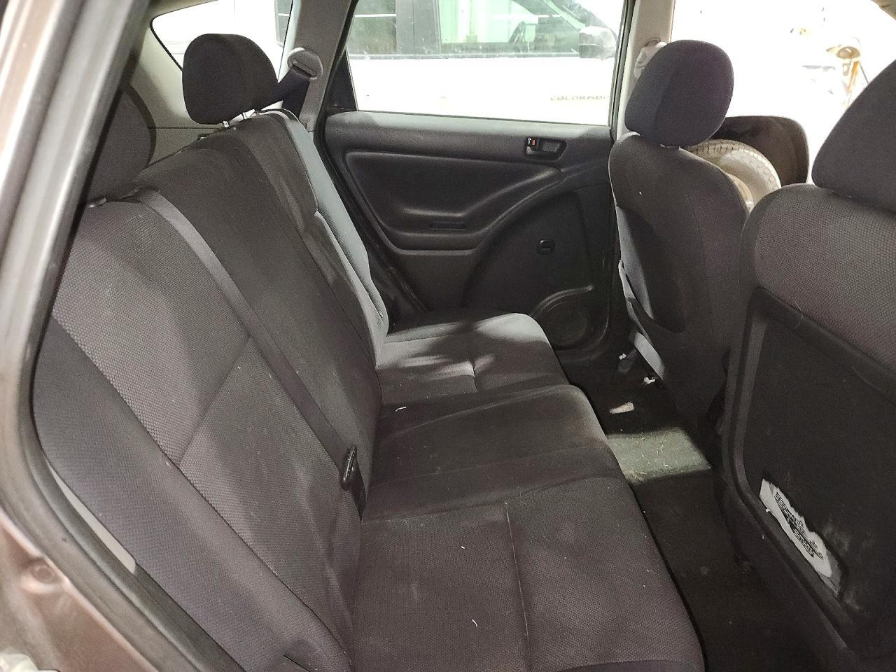 2004 PONTIAC VIBE