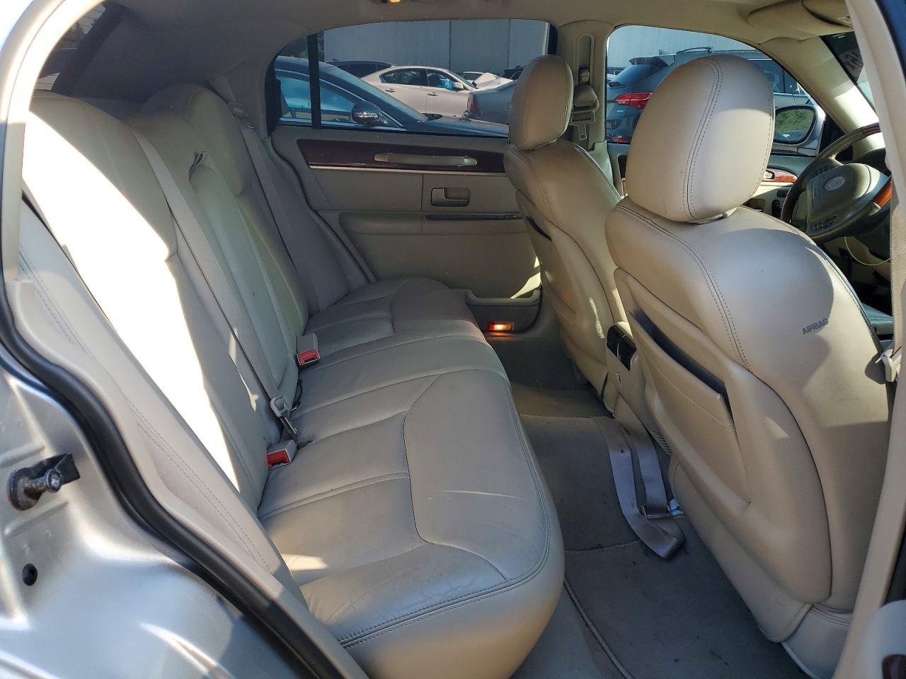 2003 LINCOLN Town Car