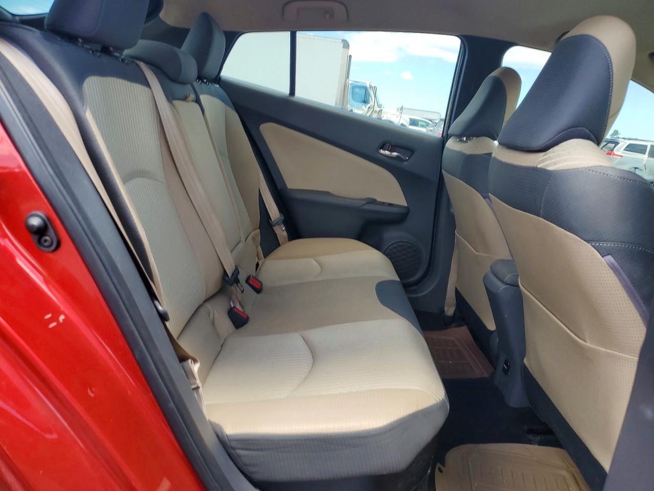2016 TOYOTA PRIUS