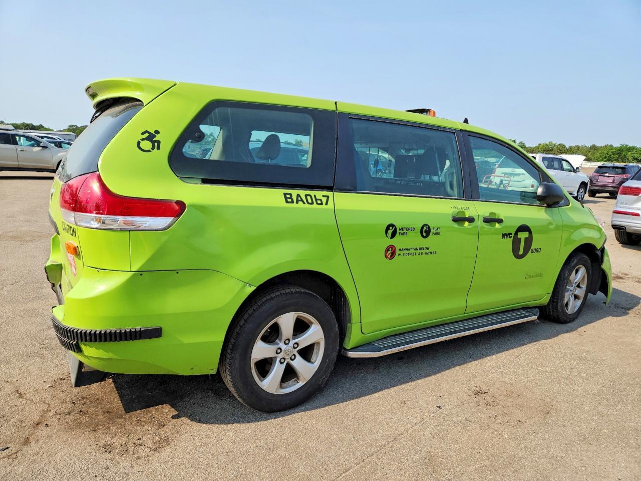 2014 TOYOTA SIENNA
