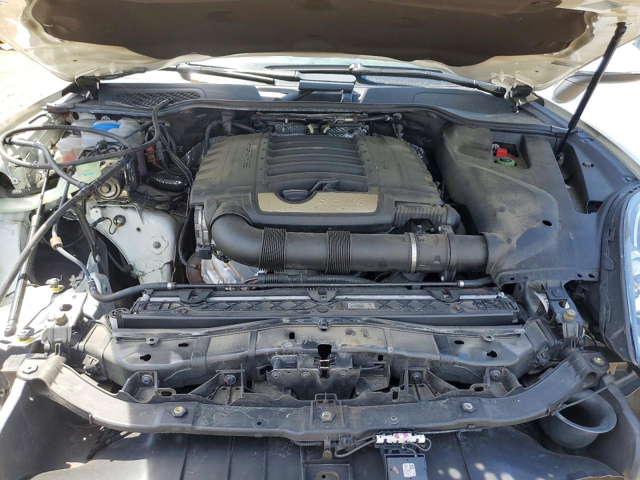 2017 PORSCHE CAYENNE
