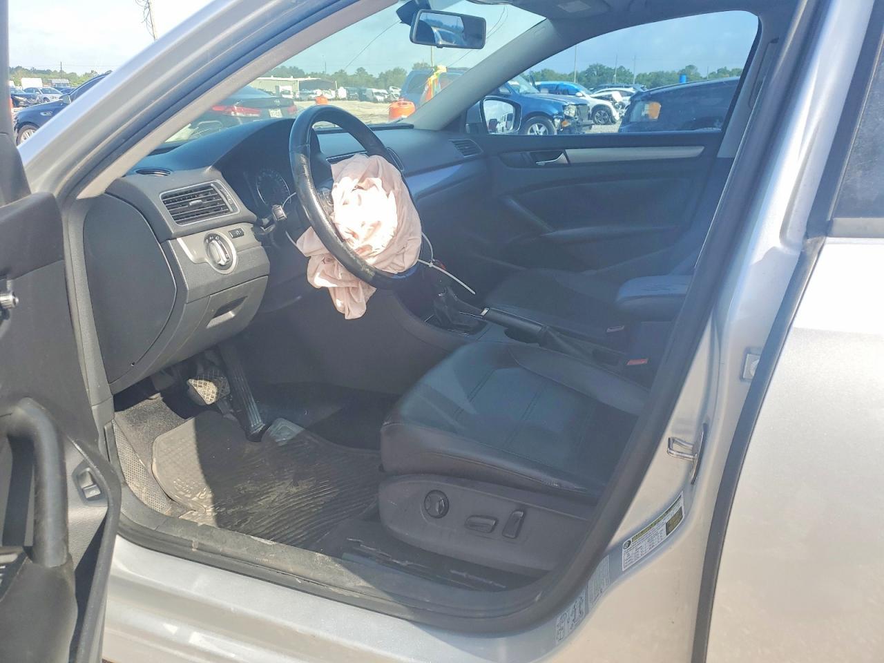 2015 VOLKSWAGEN Passat