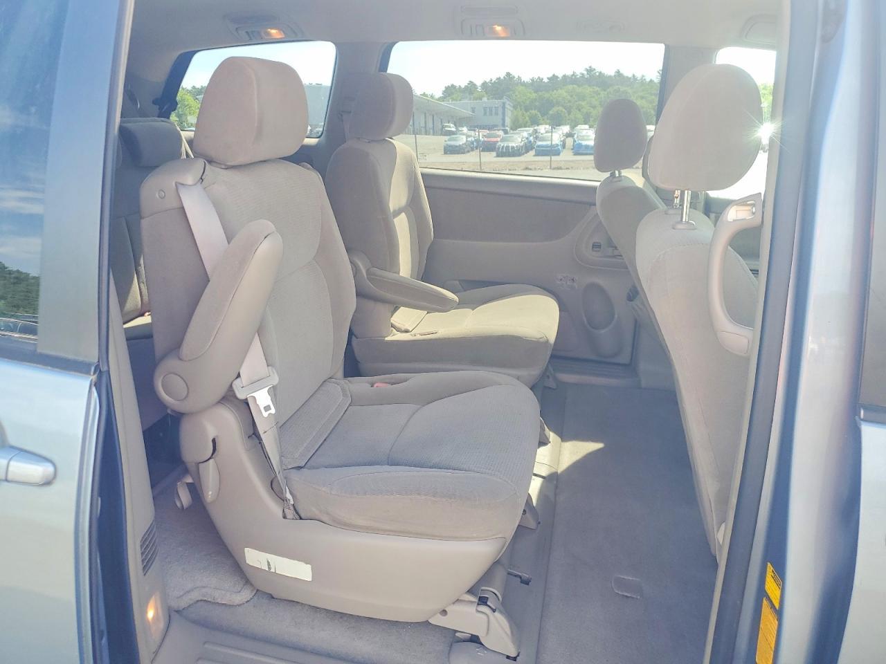 2004 TOYOTA SIENNA