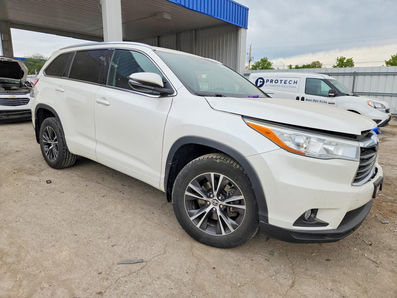 2016 TOYOTA HIGHLANDER
