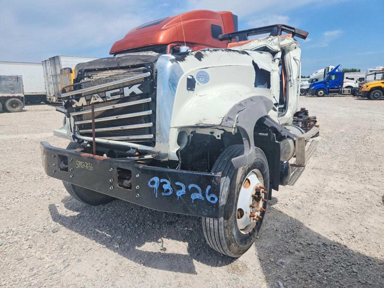 2015 MACK 700 GU700