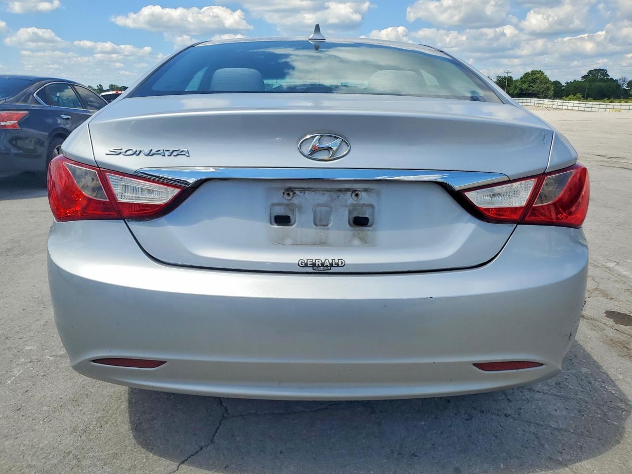 2011 HYUNDAI SONATA