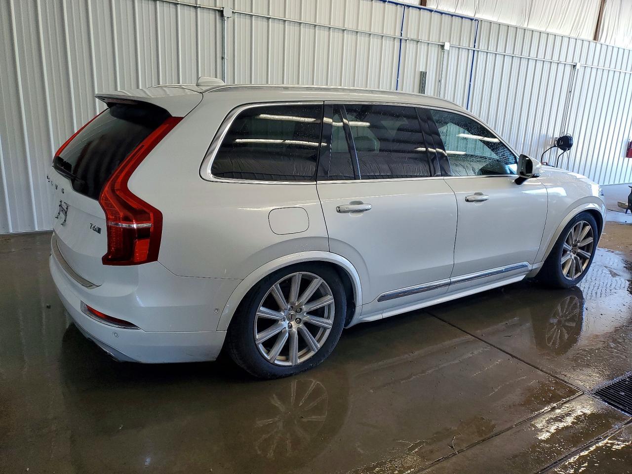 2017 VOLVO XC90