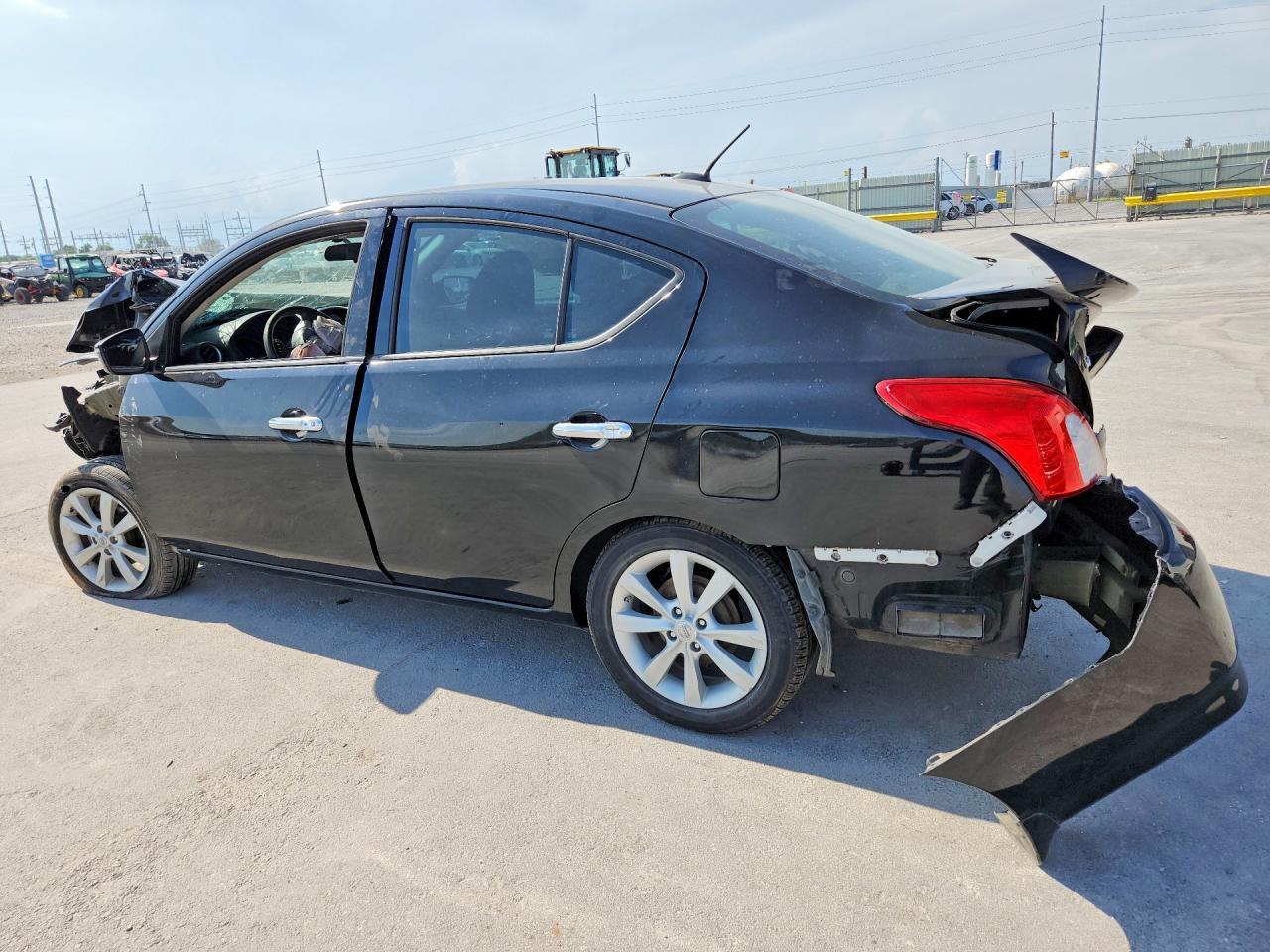 2015 NISSAN VERSA