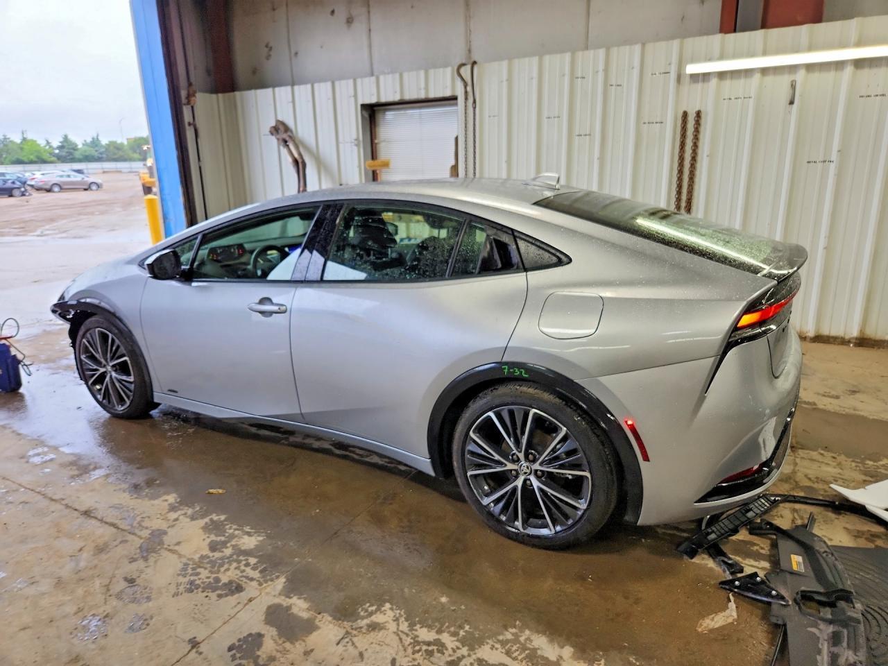 2024 TOYOTA PRIUS
