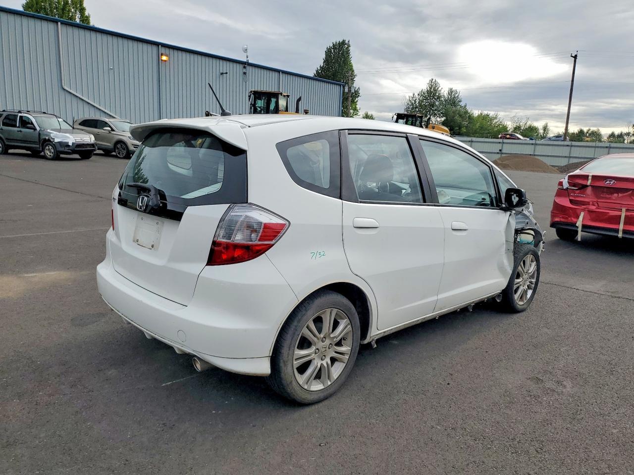 2010 HONDA FIT