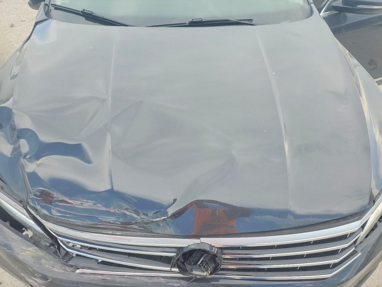 2017 VOLKSWAGEN Passat