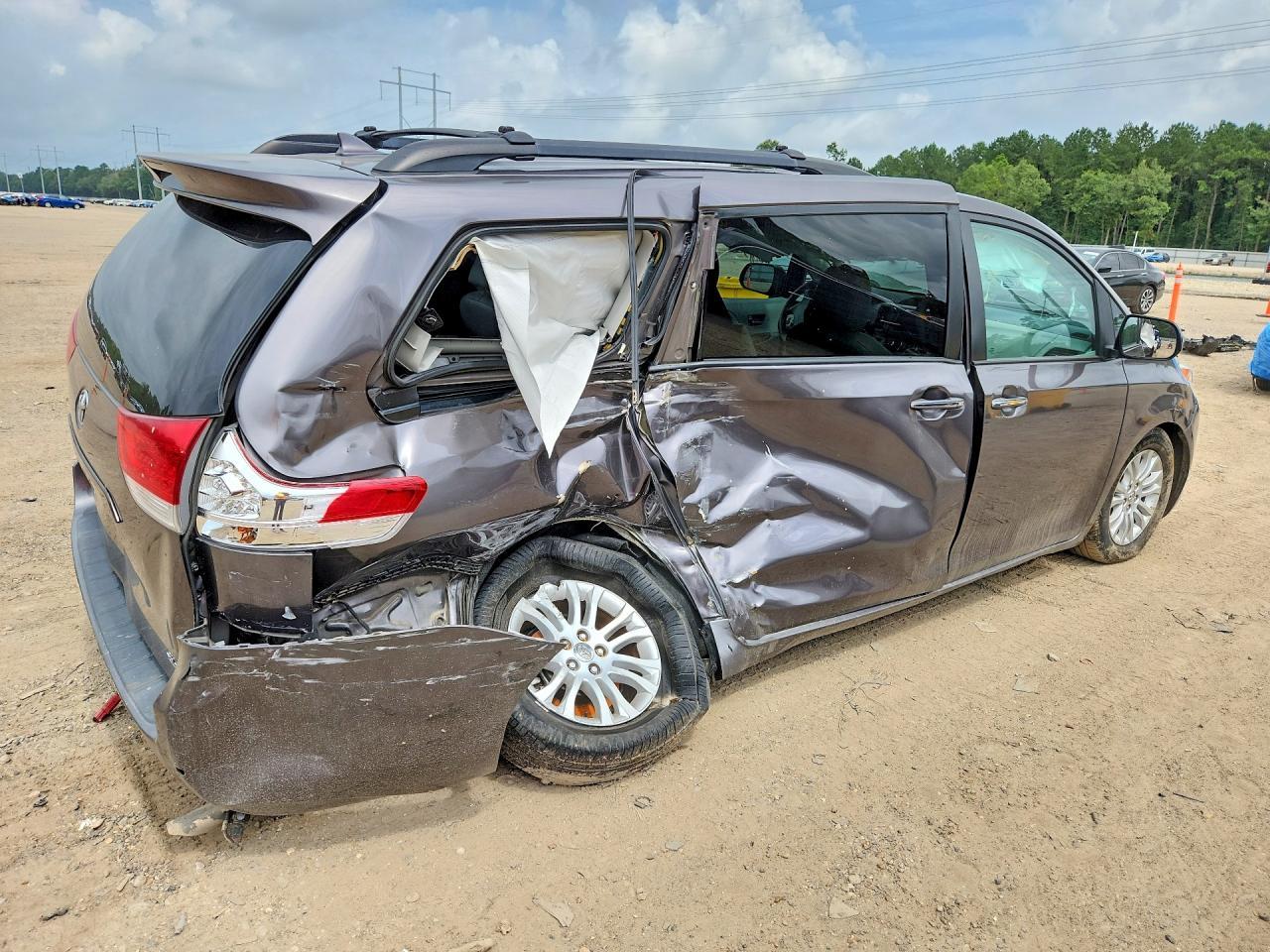 2012 TOYOTA SIENNA