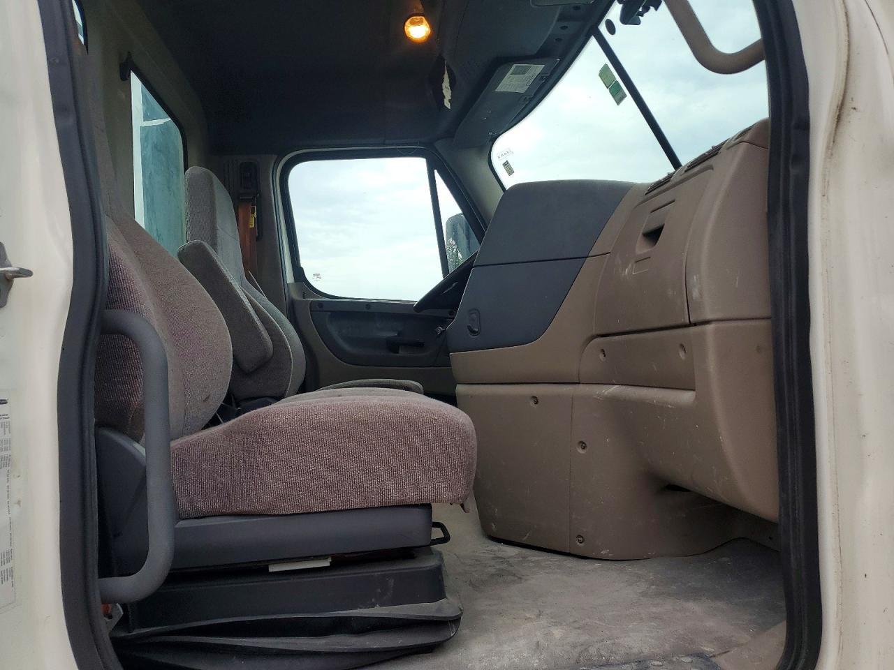 2017 FREIGHTLINER CASCADIA 125