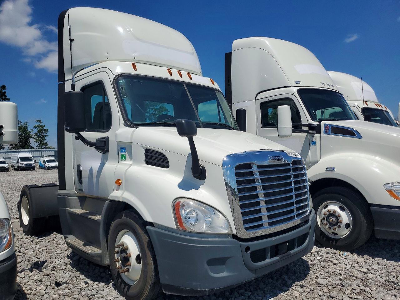 2018 FREIGHTLINER Cascadia 113
