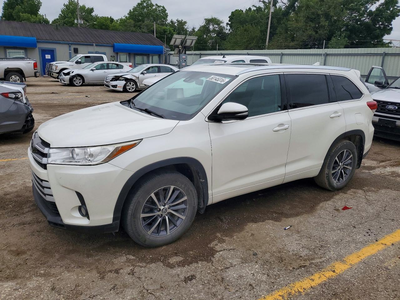 2017 TOYOTA HIGHLANDER
