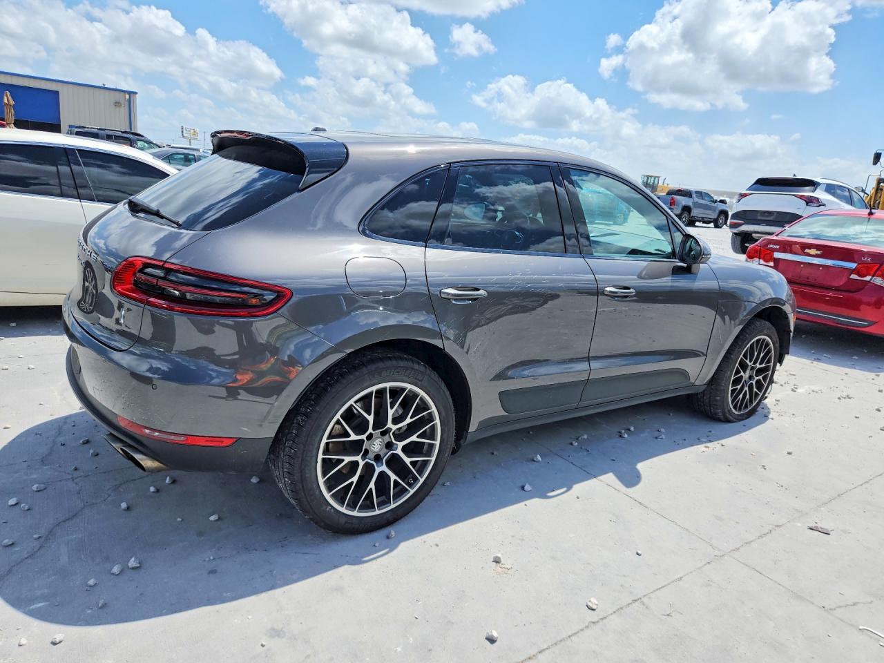 2015 PORSCHE Macan