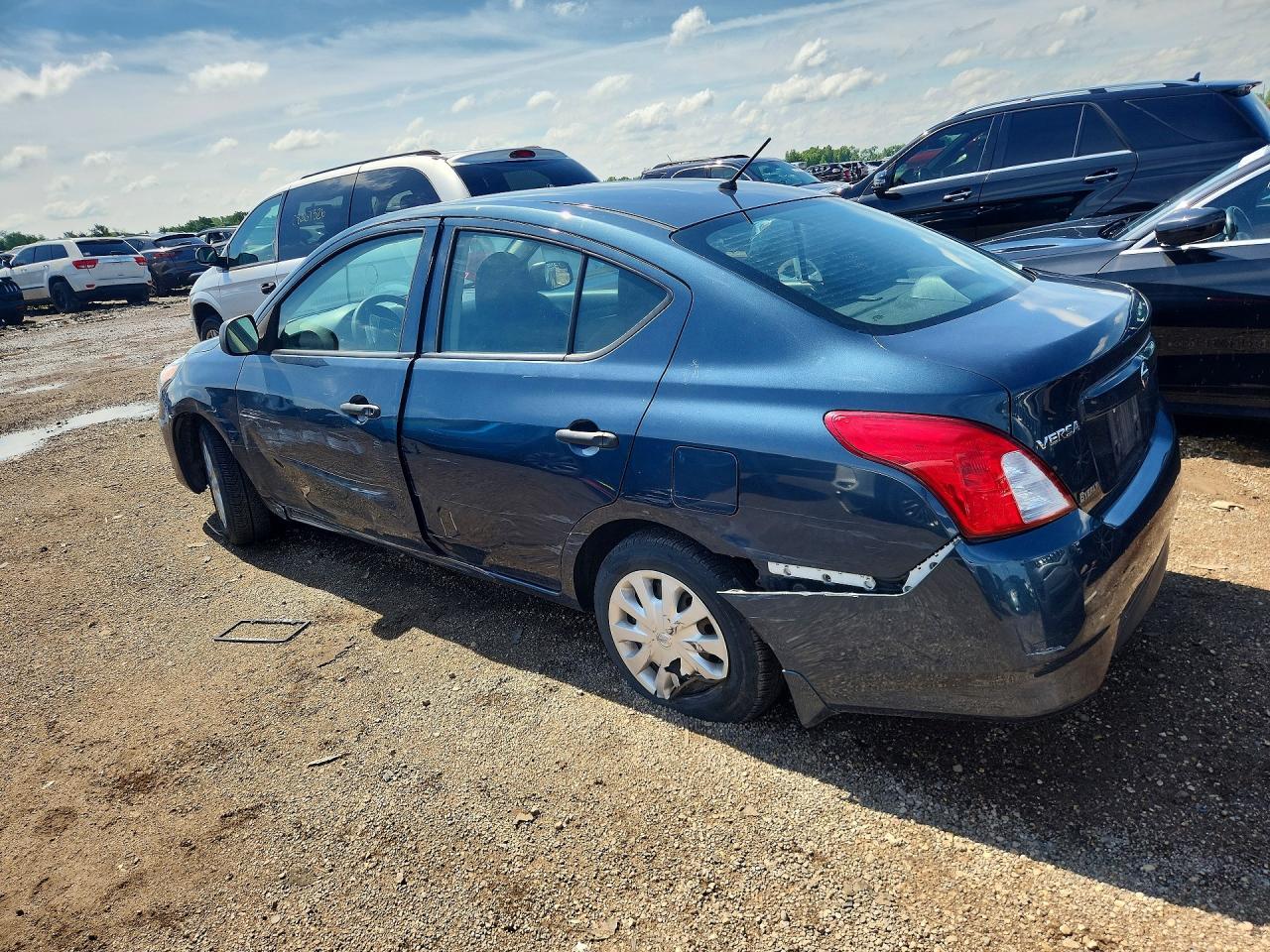 2015 NISSAN VERSA