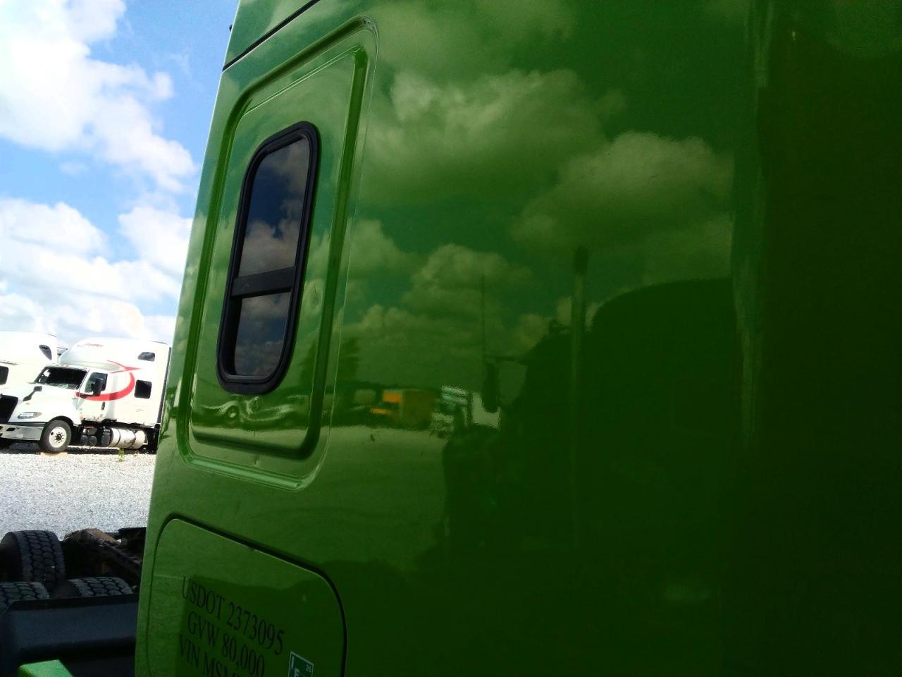 2021 FREIGHTLINER CASCADIA