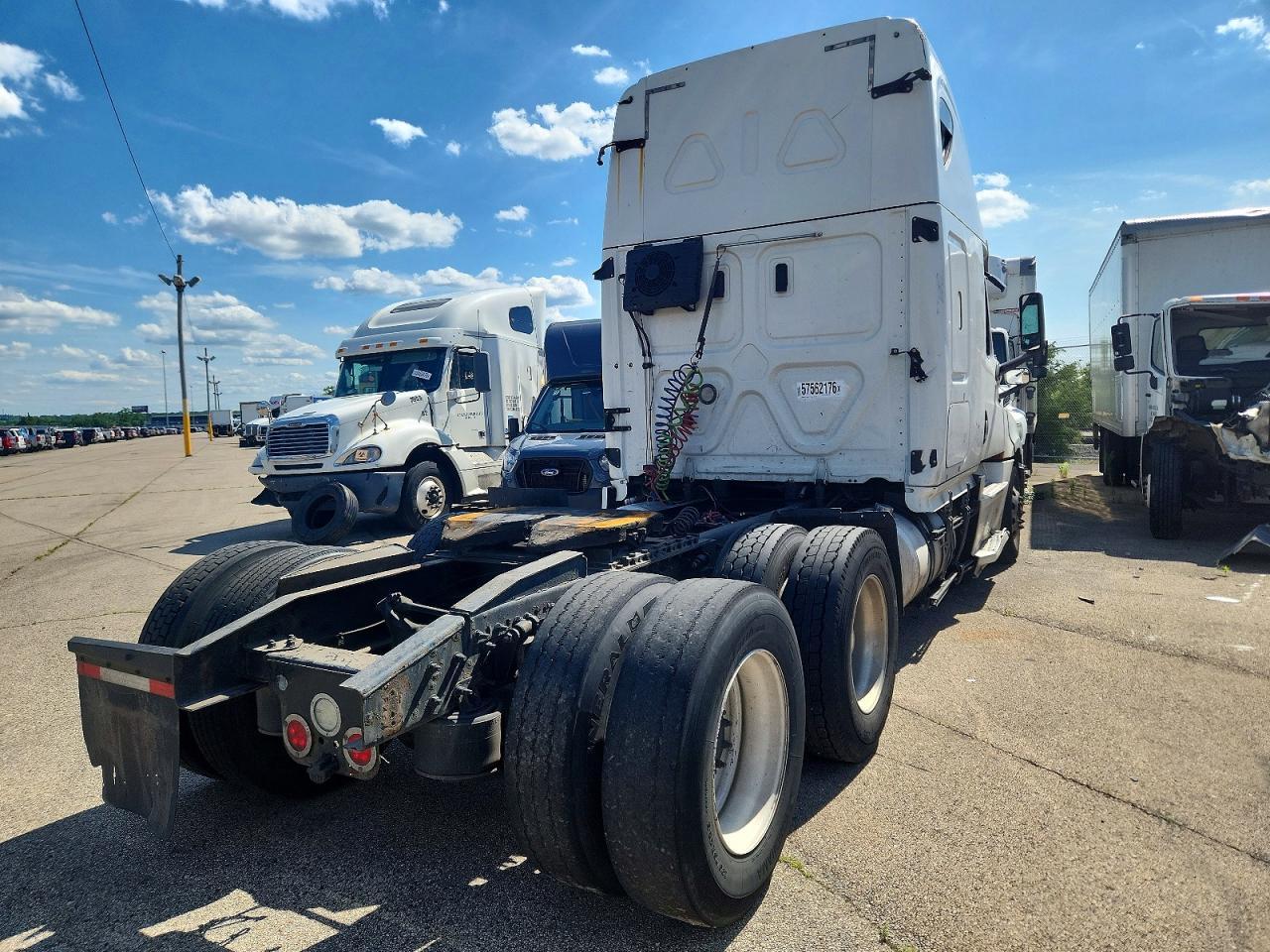 2020 FREIGHTLINER CASCADIA 126