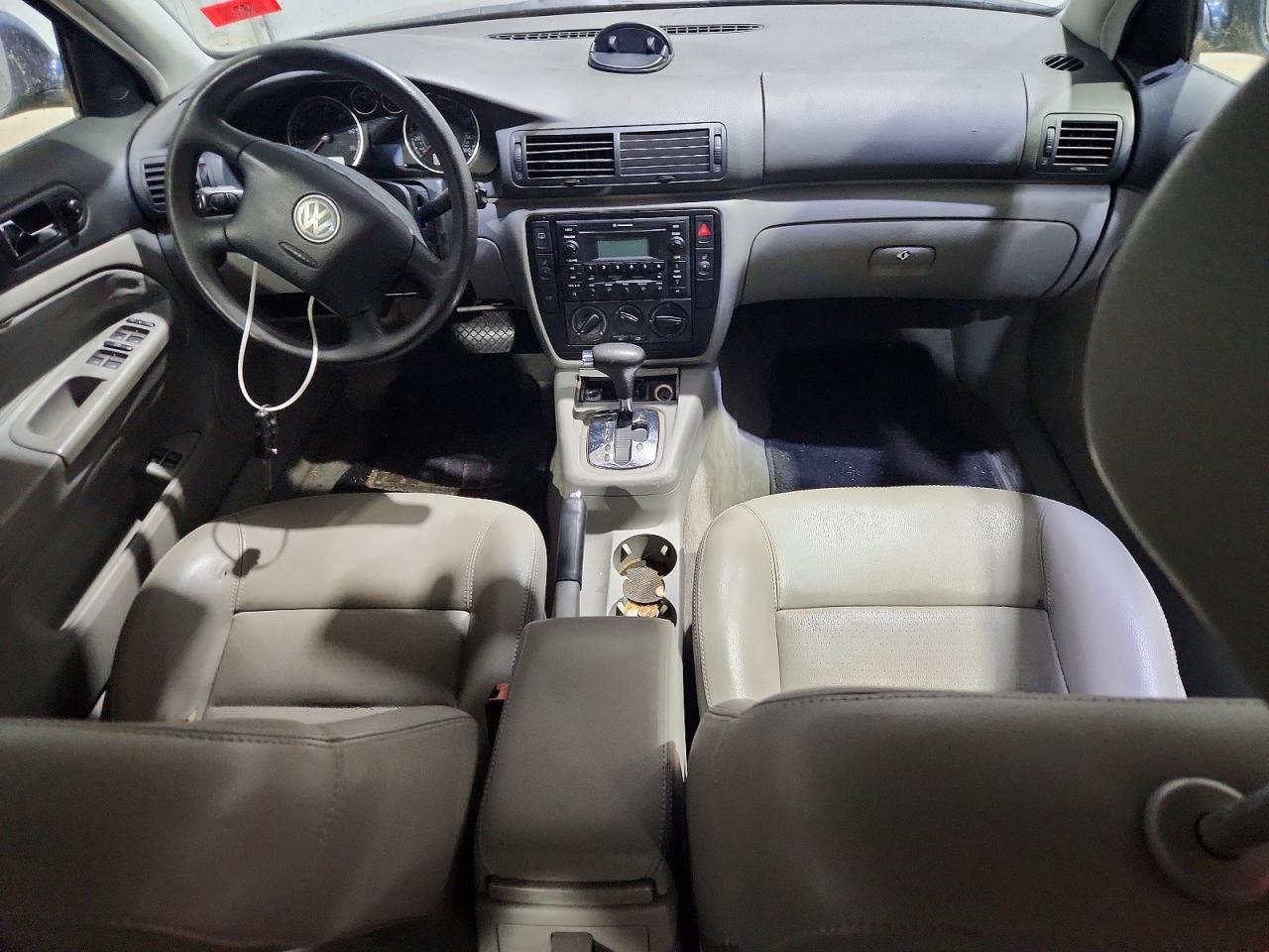 2004 VOLKSWAGEN Passat