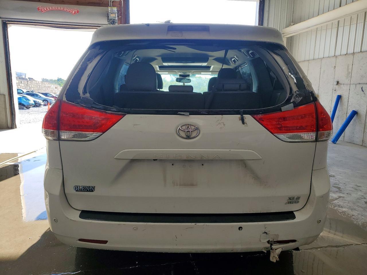 2014 TOYOTA SIENNA