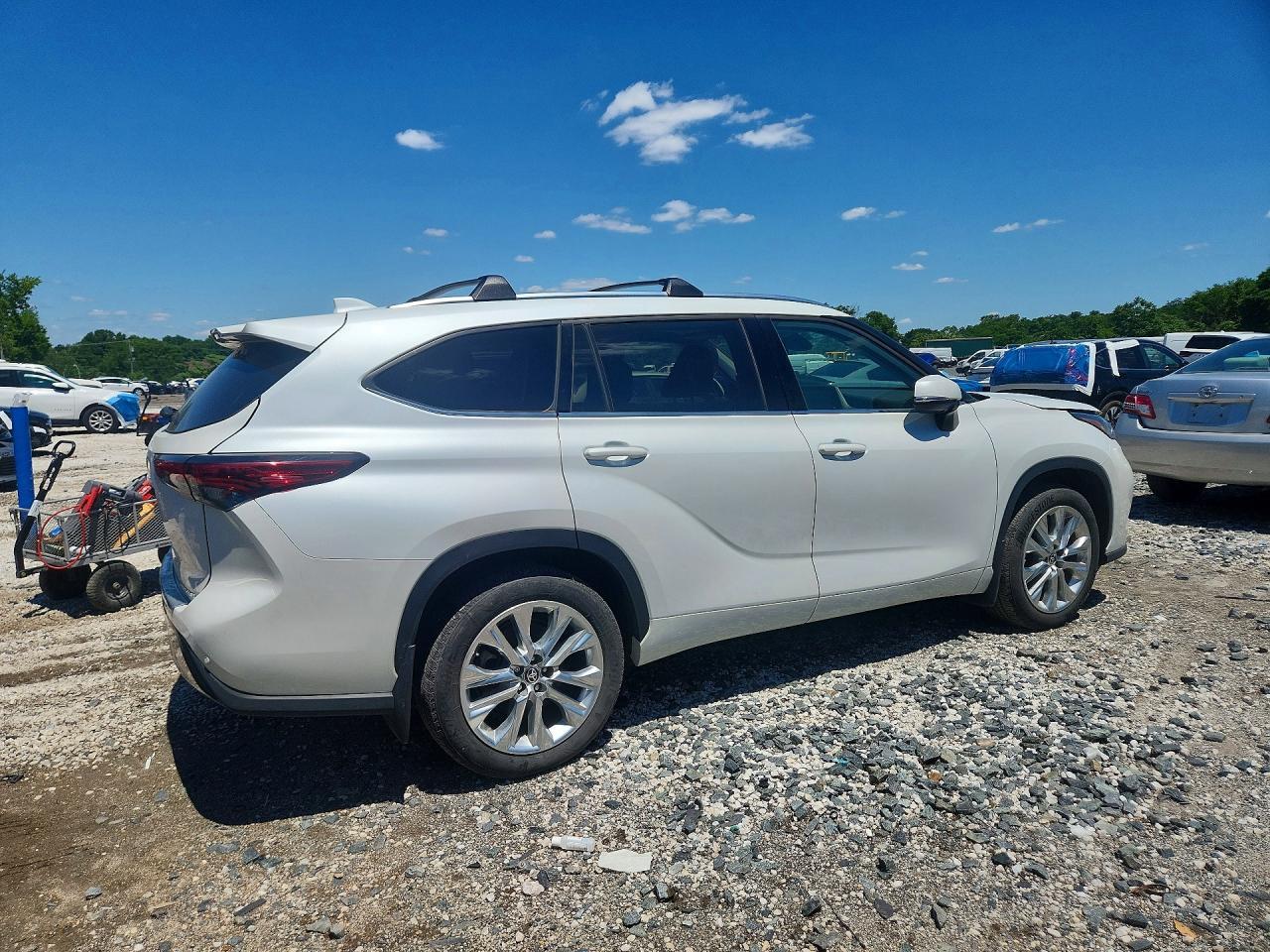 2023 TOYOTA HIGHLANDER