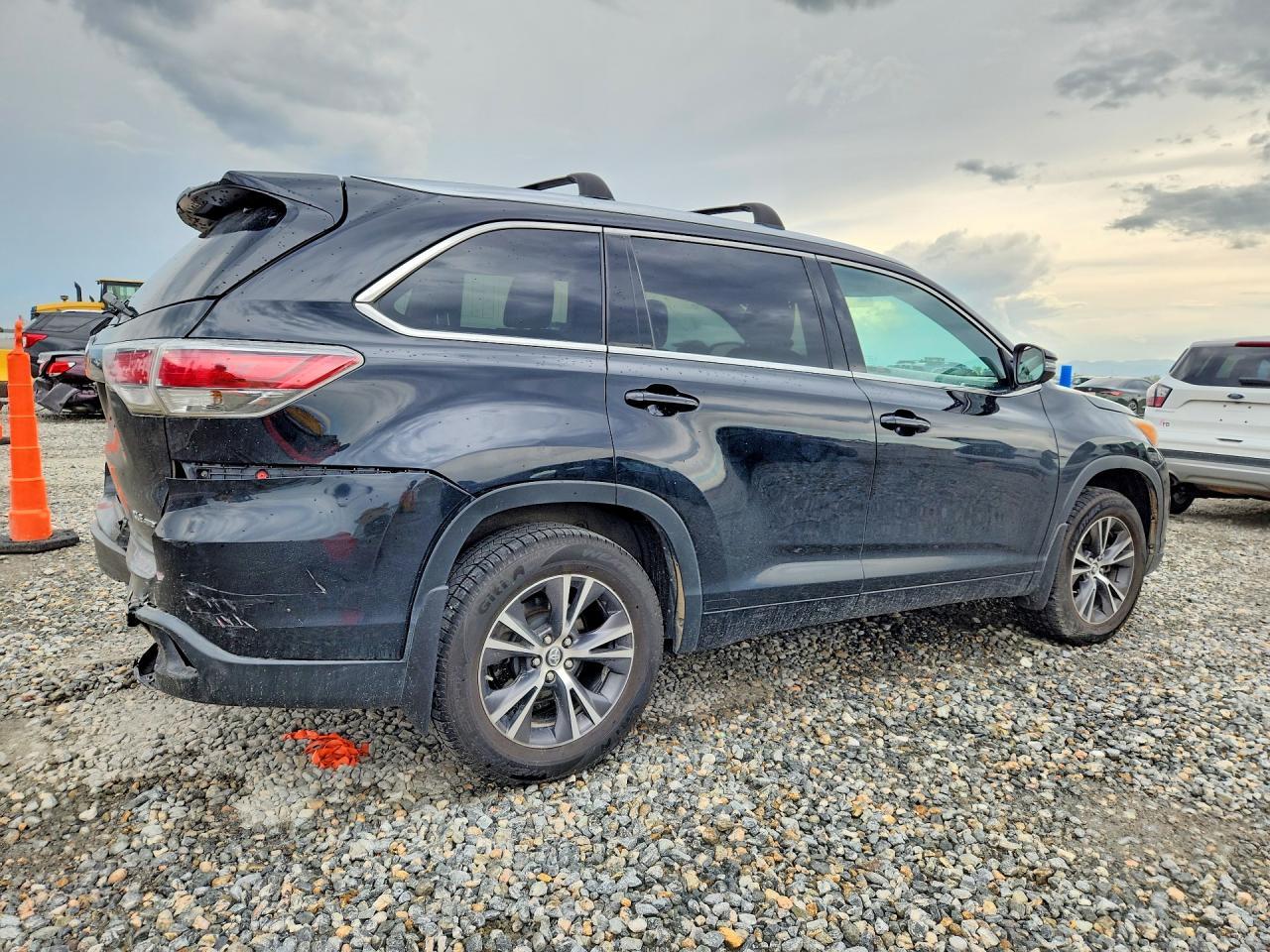 2016 TOYOTA HIGHLANDER
