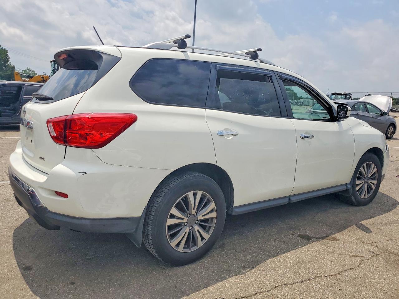 2017 NISSAN PATHFINDER